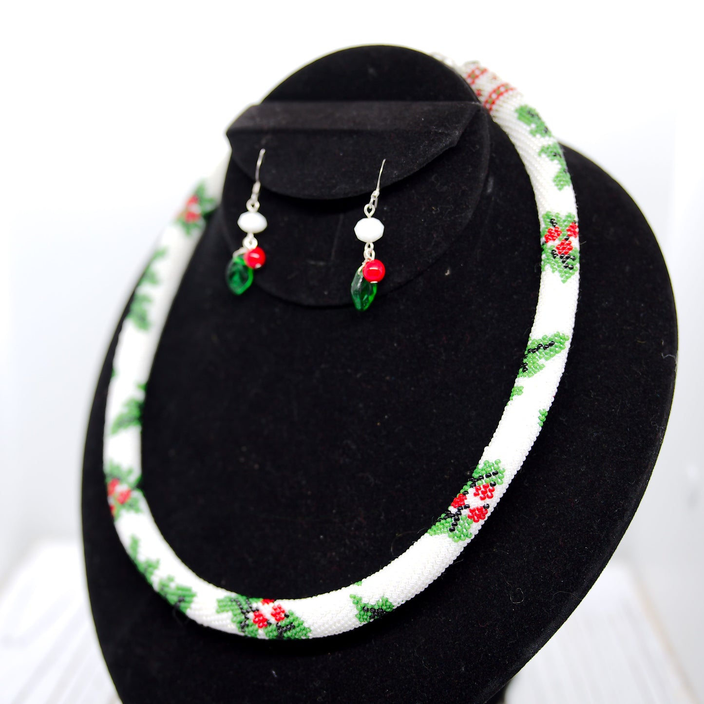 Holly Jolly Necklace Set