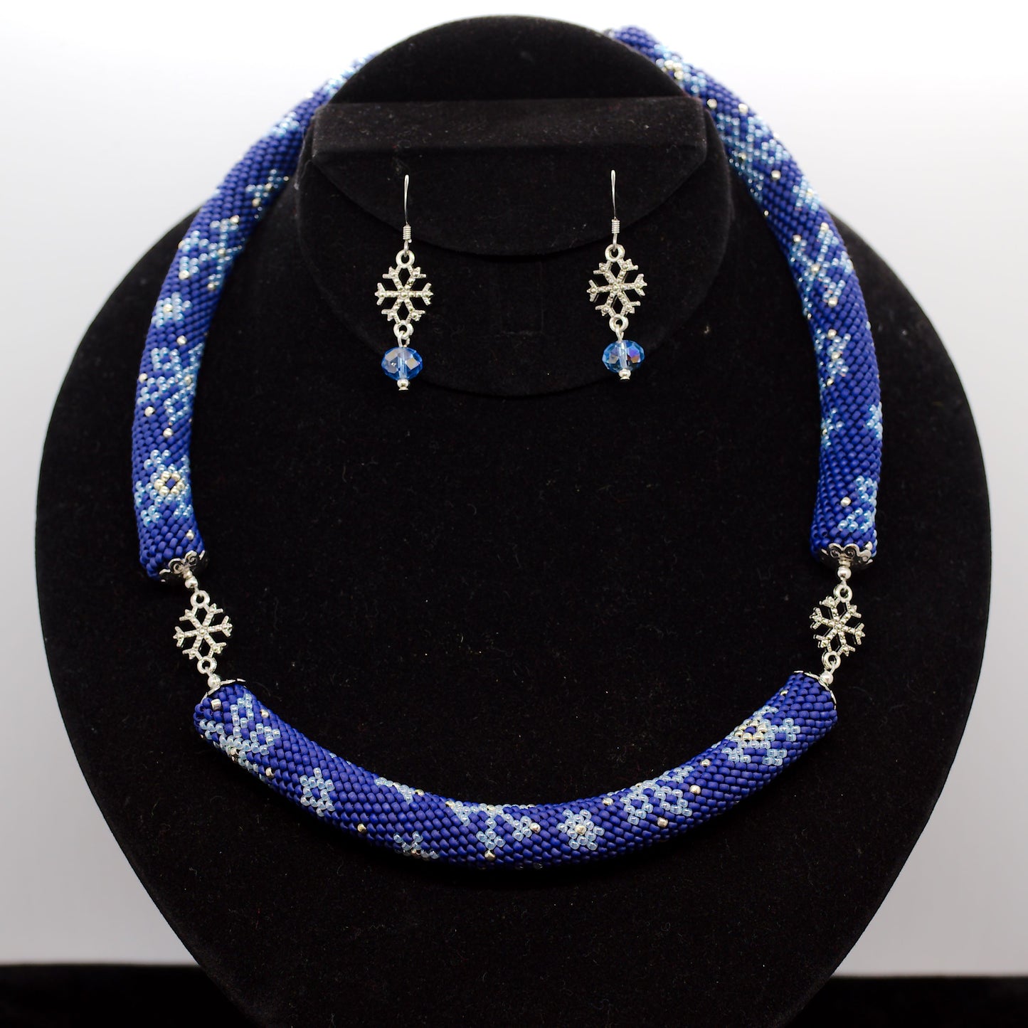 Midnight Snow Necklace Set