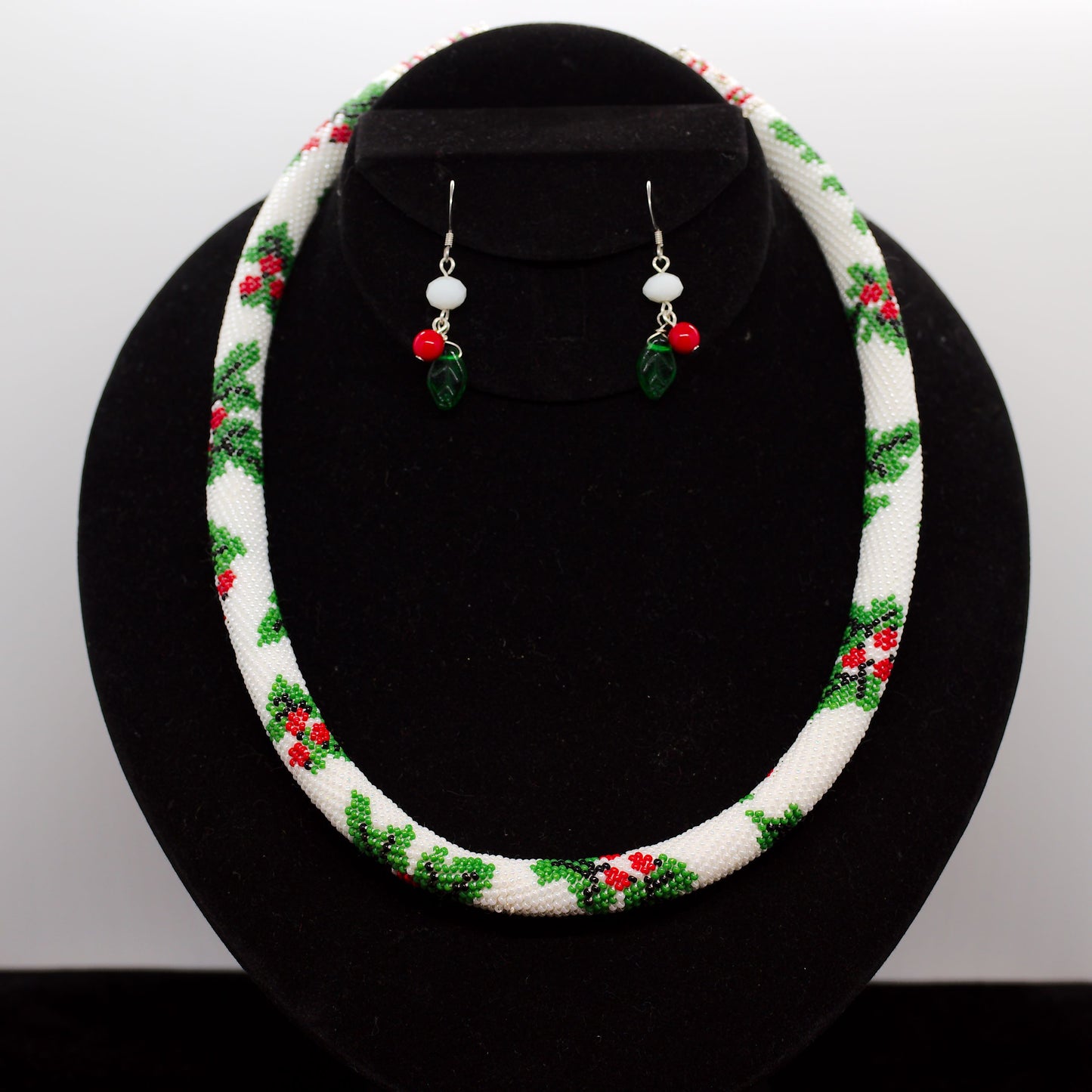 Holly Jolly Necklace Set